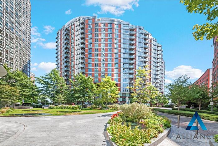 Apartment For Sale In Fairmont Avenue, London, E14