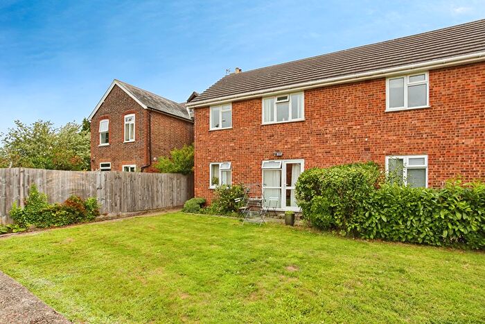2 Bedroom Flat For Sale In Stenning Court, Uridge Crescent, Tonbridge, Kent, TN10