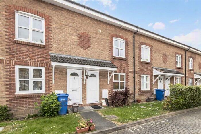 2 Bedroom Flat To Rent In Bushwood Drive, London, SE1