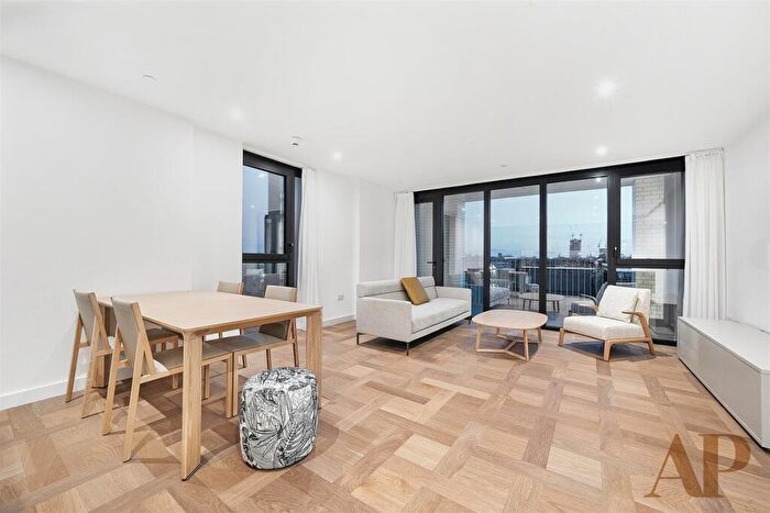 2 Bedroom Apartment To Rent In Merino Gardens, London Docks, E1W