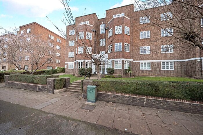 2 Bedroom Flat For Sale In Surbiton, KT6
