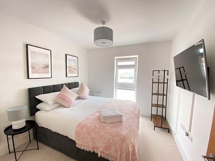 2 Bedroom Flat To Rent In Adams Close, Poole, BH15