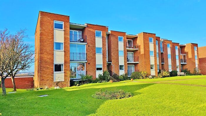 2 Bedroom Flat For Sale In Old Hall Lane, Walton-on-the-naze, CO14
