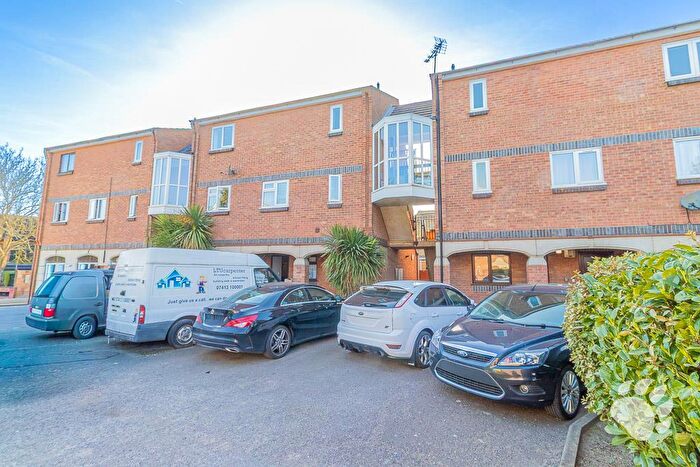 2 Bedroom Maisonette For Sale In Calvert Drive, Burnt Mills, SS13