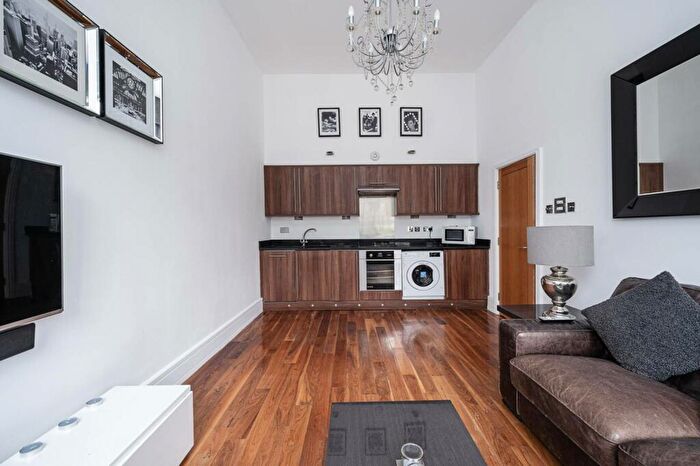 2 Bedroom Flat To Rent In Rosebery Avenue, Clerkenwell, London, EC1R