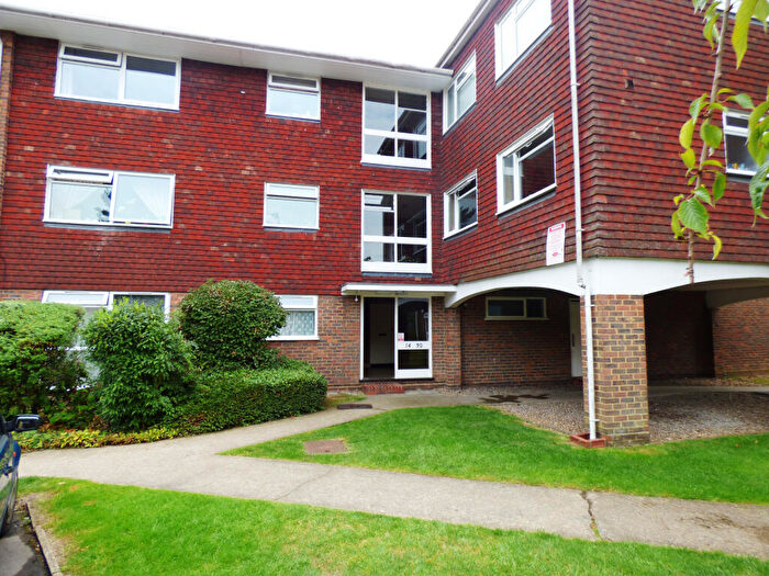 Flat For Sale In Leatherhead, KT22