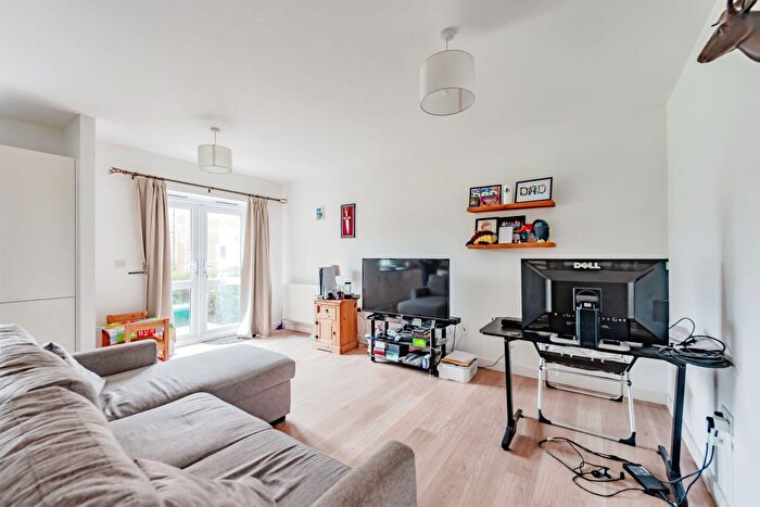 1 Bedroom Flat For Sale In North Road, Crawley, RH10