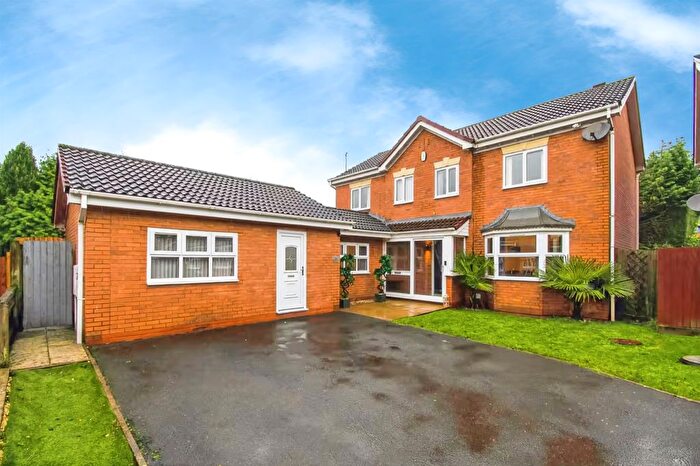 4 Bedroom Detached House For Sale In New College Close, Walsall, WS1