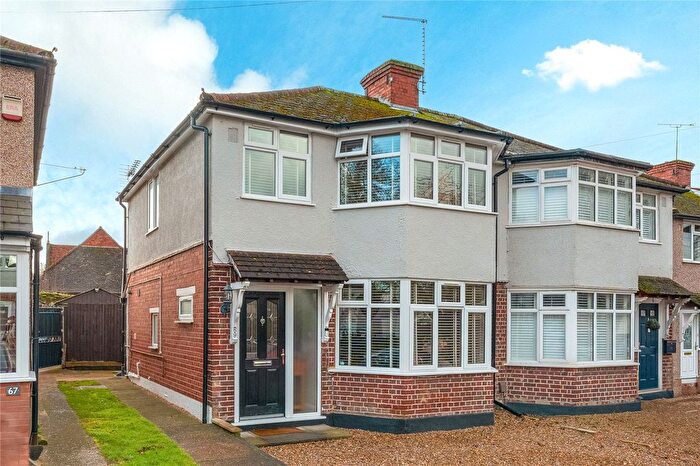 3 Bedroom Semi-Detached House For Sale In Drayton Gardens, West Drayton, UB7