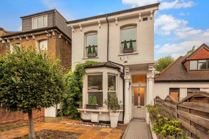 2 Bedroom Flat To Rent In Grove Vale, London, SE22