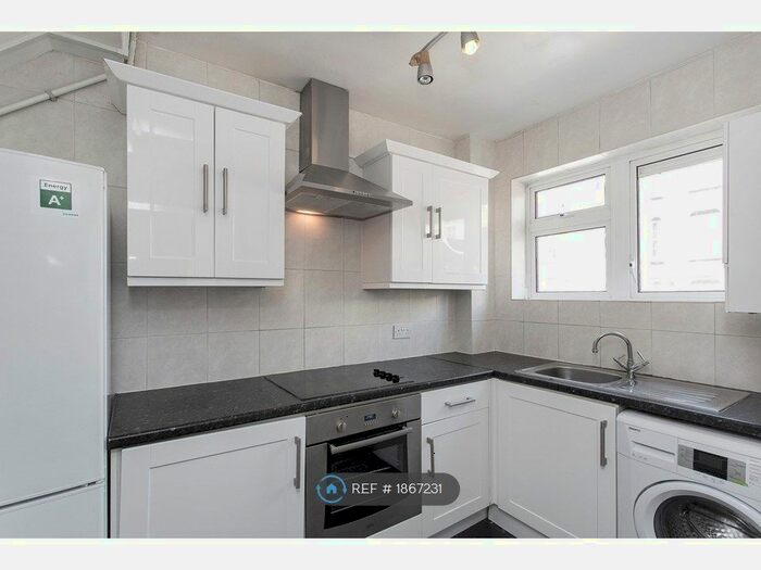 3 Bedroom Flat To Rent In Bronti Close, London, SE17