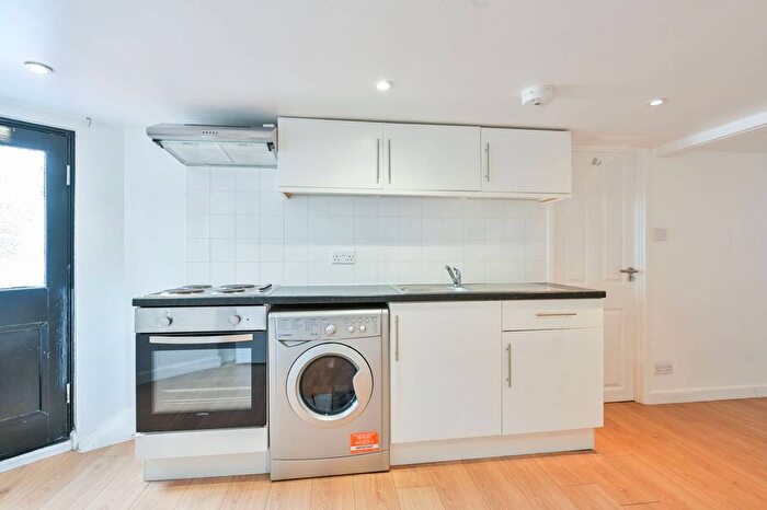 Studio To Rent In Waller Road, Telegraph Hill, London, SE14