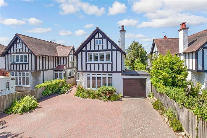 4 Bedroom Detached House For Sale In Loose Road, Maidstone, Kent, ME15
