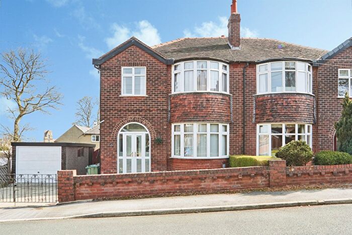 3 Bedroom Semi Detached House For Sale In Carlton Rise, Pudsey, LS28