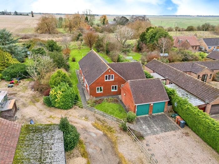 5 Bedroom Detached House For Sale In Tanvats Lane, Metheringham Fen, Lincoln, LN4