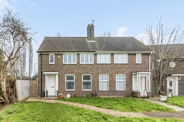 5 Bedroom Flat To Rent In Moyne Place, Twyford Abbey Road, NW10