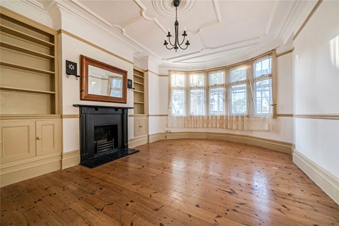 1 Bedroom Flat For Sale In Cranley Gardens, Palmers Green, London, N13