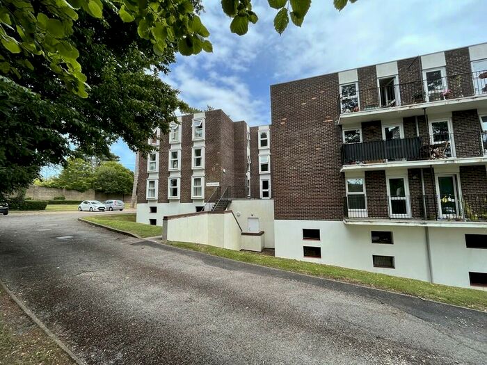 2 Bedroom Apartment To Rent In Cleveland Drive, Fareham, PO14