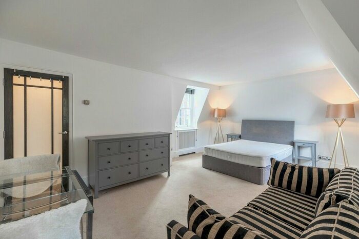 1 Bedroom Flat To Rent In Charles Street, Mayfair, W1J