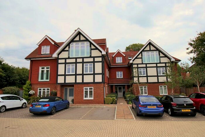 2 Bedroom Apartment To Rent In Shoppenhangers Road, Maidenhead, Berkshire, SL6