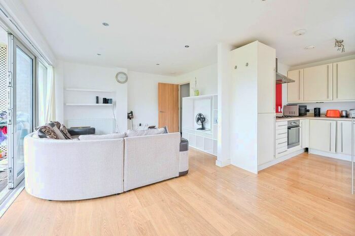 2 Bedroom Flat To Rent In Childers Street, Deptford, London, SE8