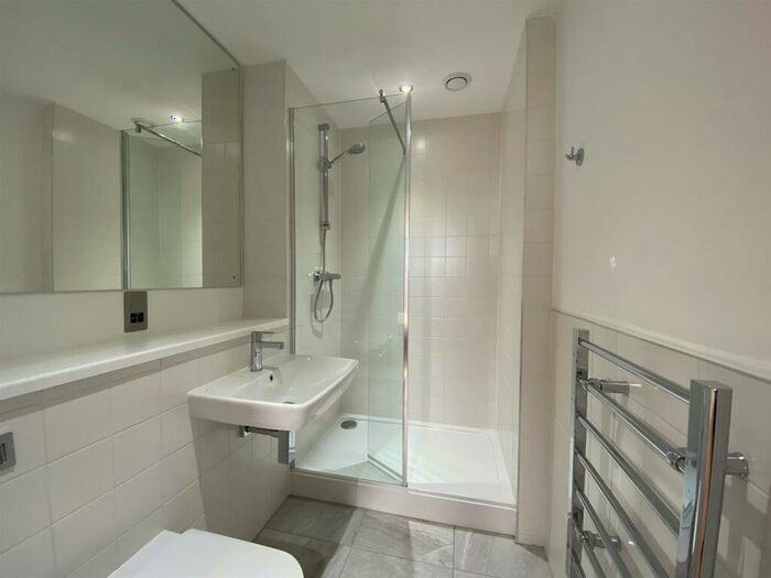2 Bedroom Apartment To Rent In Jesse Hartley Way, Liverpool, L3