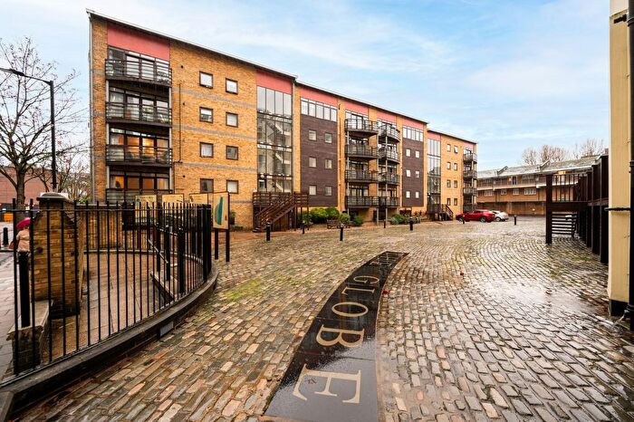 2 Bedroom Flat To Rent In Park Street, London, SE1