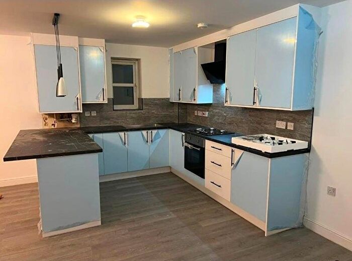 2 Bedroom Flat To Rent In Stanley Road, Manchester, M16