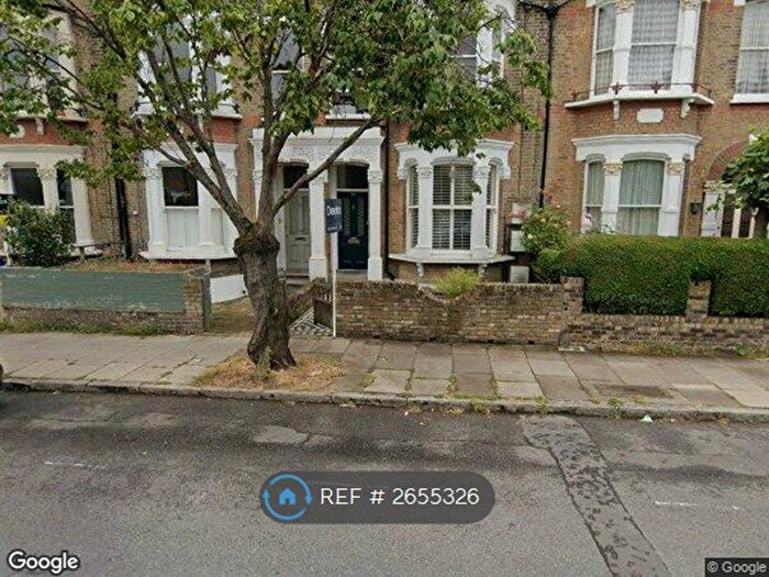 3 Bedroom Flat To Rent In Mercers Road, London, N19