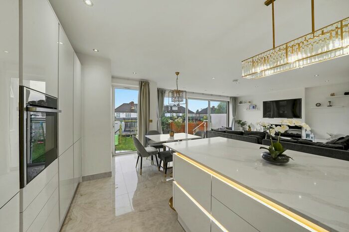 4 Bedroom Semi-Detached House To Rent In Dollis Hill Avenue, Dollis Hill, NW2