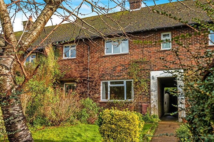 Terraced House For Sale In Ridlands Rise, Limpsfield Chart, Oxted, RH8