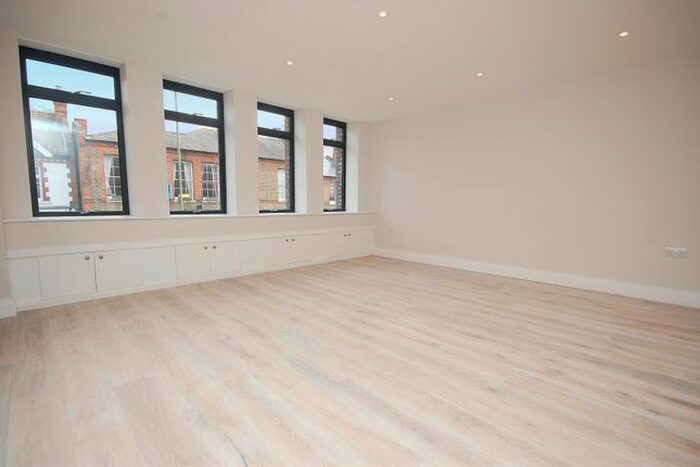 2 Bedroom Flat To Rent In High Street, Hampton Hill, Hampton, TW12