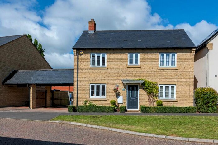 4 Bedroom Detached House For Sale In Hazeldene Close, Eynsham, OX29