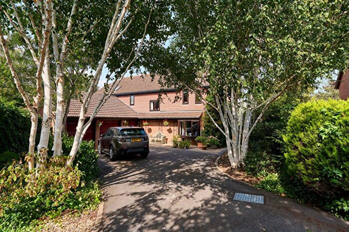 5 Bedroom Detached House For Sale In Albany Close, Trowbridge, BA14