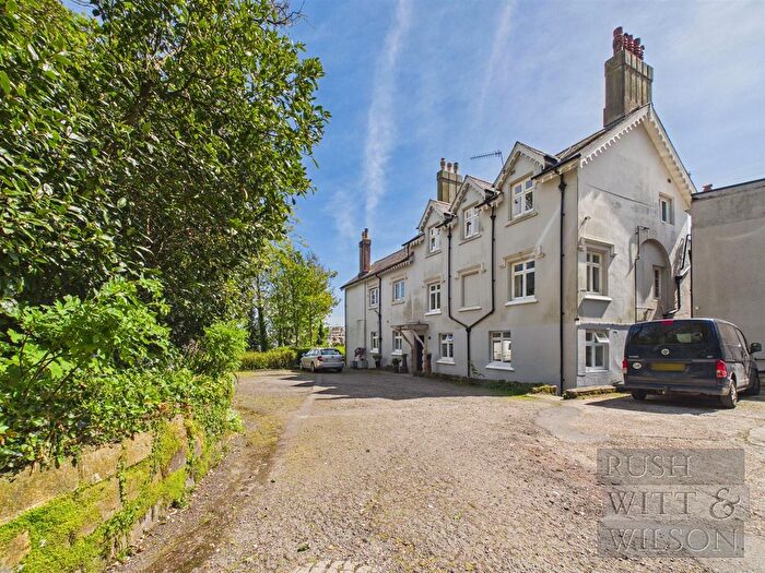 2 Bedroom Flat For Sale In Quarry Hill, St. Leonards-On-Sea, TN38