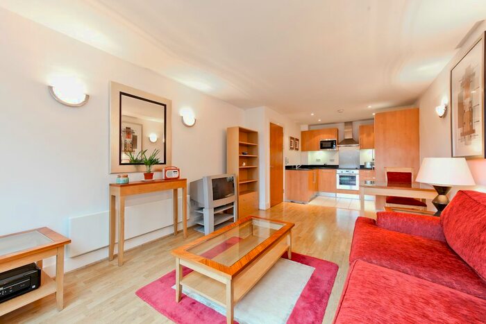 1 Bedroom Flat To Rent In Empire Square West, Empire Square, London SE1