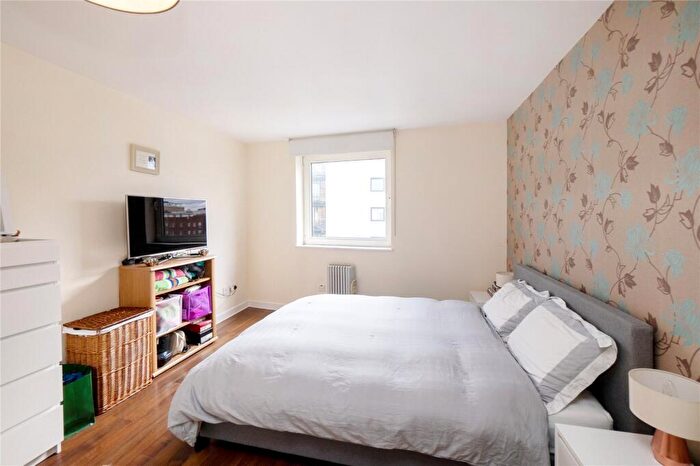 2 Bedroom Apartment To Rent In Berglen Court, Branch Road, London, E14