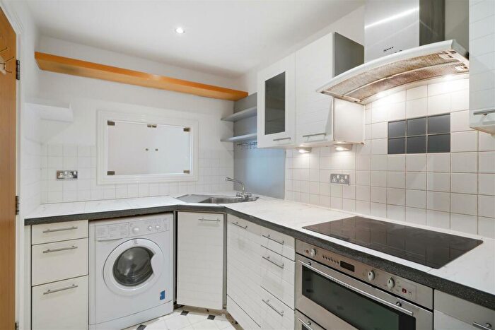 2 Bedroom Apartment For Sale In Wards Wharf Approach, Silvertown, E16