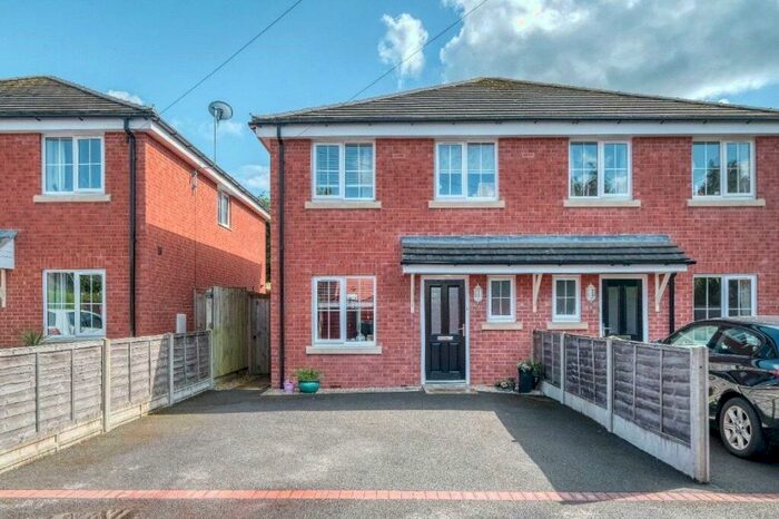 3 Bedroom Semi-Detached House To Rent In Golden Cross Drive, Catshill, Bromsgrove, Worcestershire, B61