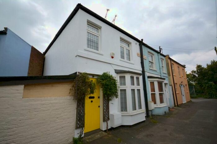 2 Bedroom House To Rent In Albert Cottages, Clarendon Rd, Brdstrs, CT10
