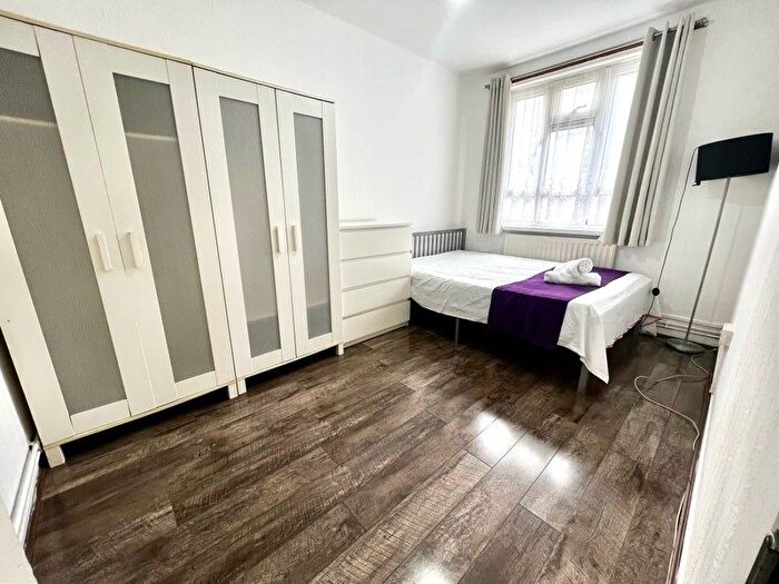 3 Bedroom Flat To Rent In Old Bethnal Green Road, London, E2