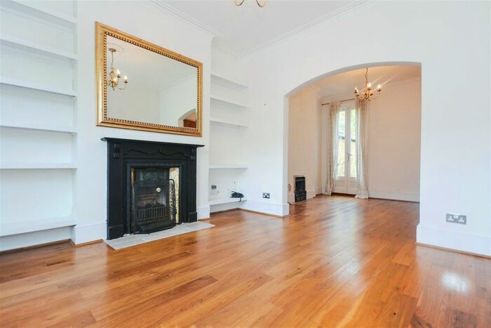 3 Bedroom Property To Rent In Hamilton Road, London, SW19
