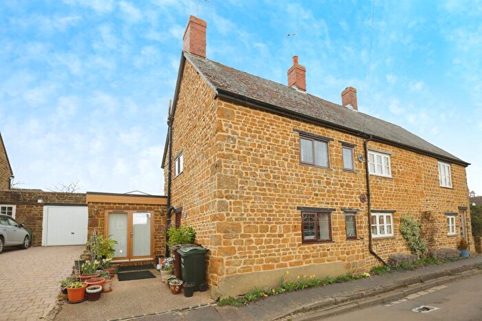 3 Bedroom Semi-Detached House For Sale In Creampot Lane, Cropredy, Banbury, OX17