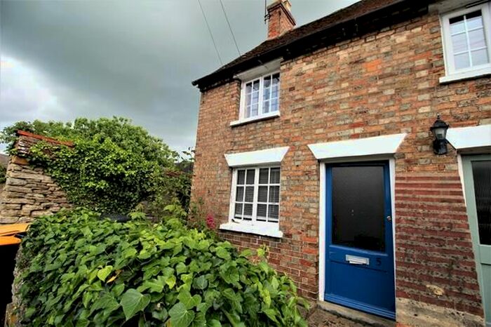 2 Bedroom Cottage To Rent In Silver Street, Stevington, Beds, MK43