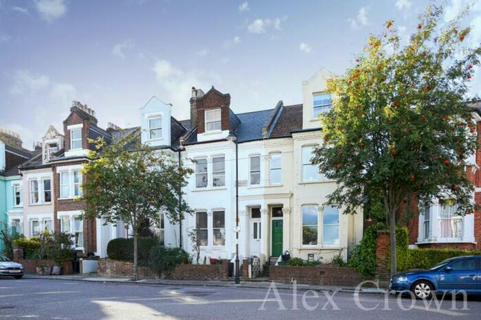 6 Bedroom Terraced House To Rent In Parolles Road, Archway, N19