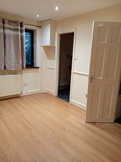 1 Bedroom Flat To Rent In Holly Road, Leytonstone, E11
