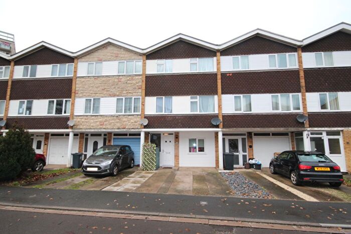 3 Bedroom Town House For Sale In Westfield Close, Bridgwater, TA6