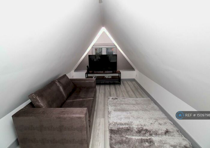 2 Bedroom Flat To Rent In Station Road, Marston Green, Birmingham, B37