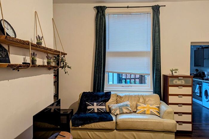 1 Bedroom Flat To Rent In Kendal Lane, Leeds, LS3