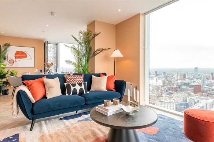 3 Bedroom Flat To Rent In Colliers Yard, M3